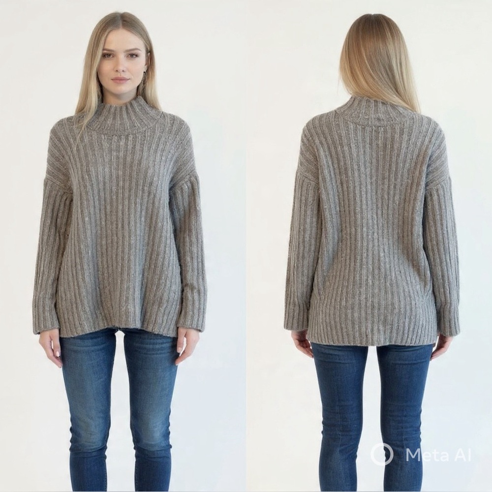 Universal Thread Heather Gray Ribbed Turtleneck Sweater